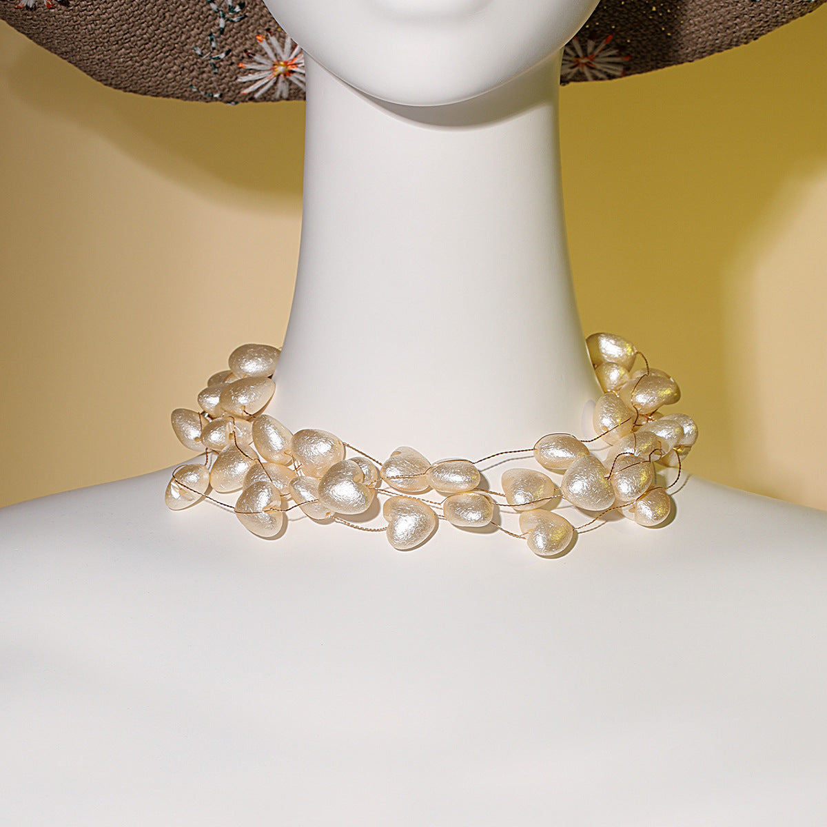 Collar multicapa en forma de corazón tejido con perlas de imitación al por mayor